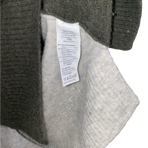 Madewell Colorblock Payton Pullover Sweater in Coziest Yarn Size Small - Picture 5 of 5